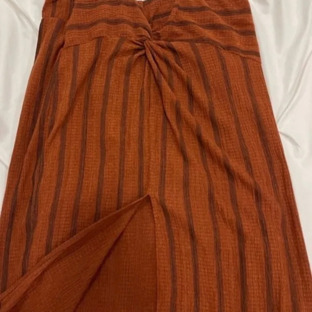 Textured Rust Knot-Detailed Skirt - Picture 3 of 5